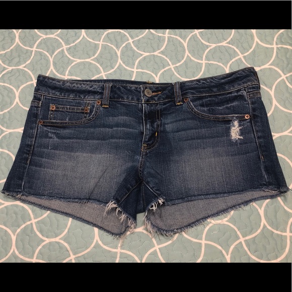American Eagle Outfitters Pants - American Eagle medium wash short shorts